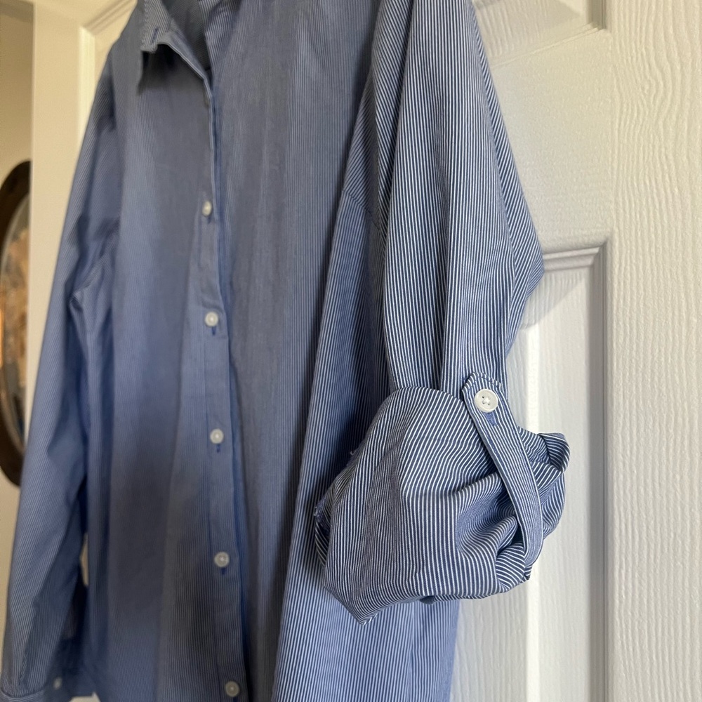 Apt. 9 Woman’s Summer Blue Wrinkle Resistant Button Down Shirt